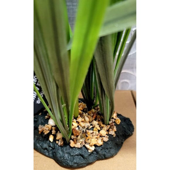 Komodo Jungle Plant for Habitats or Fish Tanks 14 - Picture 3 of 4